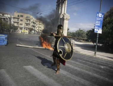 «Τρέλα» με τον Λεωνίδα στους Στύλους του Ολυμπίου Διός - Ο Σπαρτιάτης που «έκλεψε» τις εντυπώσεις στα επεισόδια (φώτο)